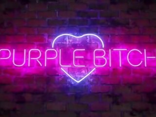 Cosplay ms are în primul rând murdar film cu o fan de violet fantezie femeie