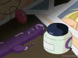 Desagradable dibujos animados slattern begs a ser untied pero todavía consigue su mojada coño y estrecho anal lleno por un juguete