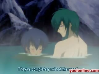 Çift i hentai striplings duke nxehtë dush në një pishinë