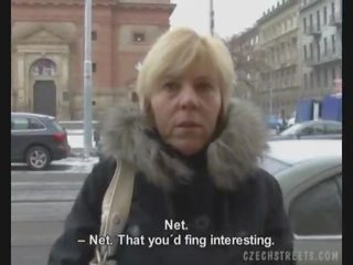 Czeska mamuśka daje za głowa na za seksualnie wzbudził penis