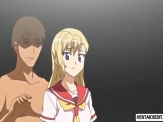 Blondin hentai flickvän blir gangbanged av män i masks
